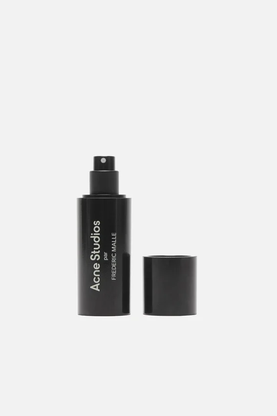 Acne Studios par Frédéric Malle av Suzy Le Helley – reseset