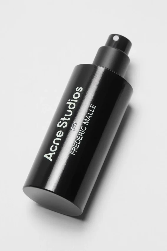 Acne Studios par Frédéric Malle av Suzy Le Helley – reseset