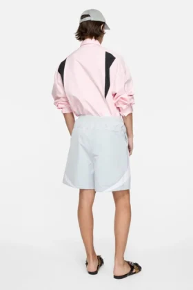 Avslappnade tekniska shorts