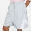 Avslappnade tekniska shorts