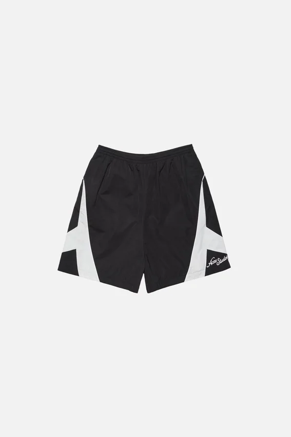 Avslappnade tekniska shorts