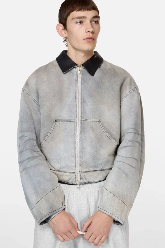 Bomberjacka i blekt denim