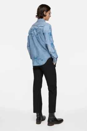 Broderad denimskjorta