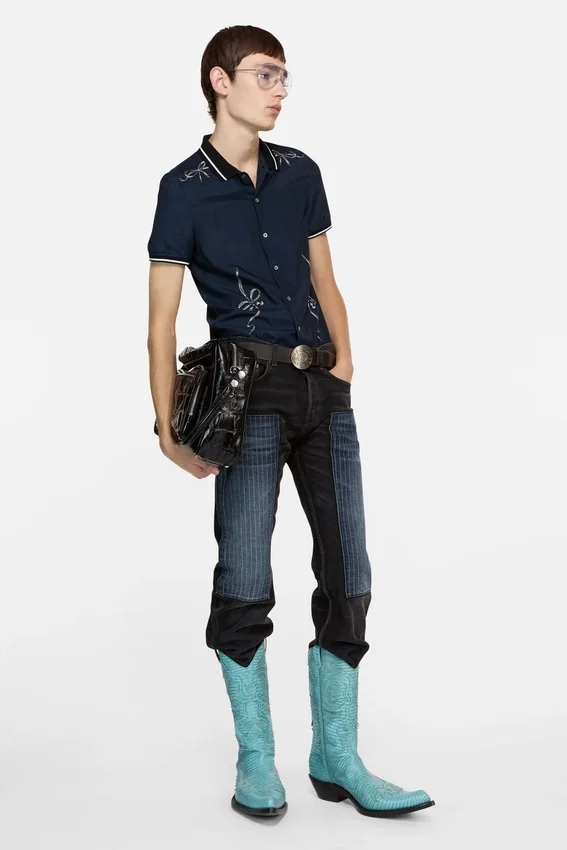 Broderad skjorta med knappar
