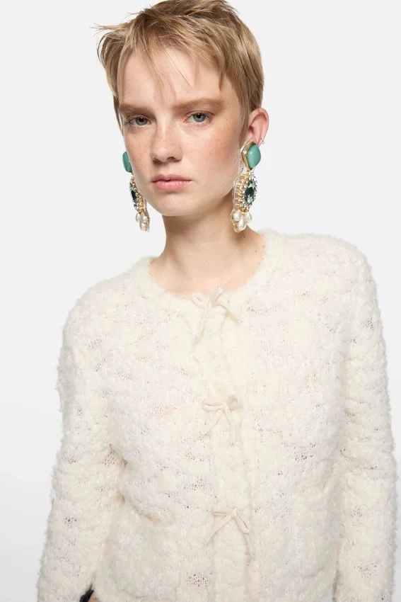 Cardigan i ull med rosett