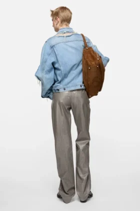 Denimjacka i slitna look