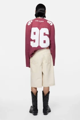 Denimshorts med färgfläckar