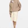 Denimshorts med slitna detaljer