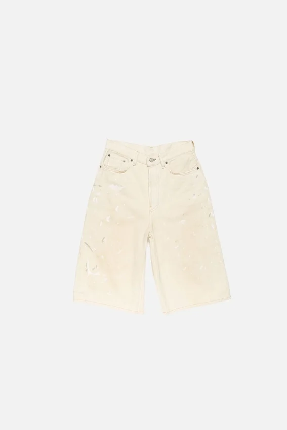 Denimshorts med slitna detaljer