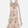 Draperad klänning med blommönster