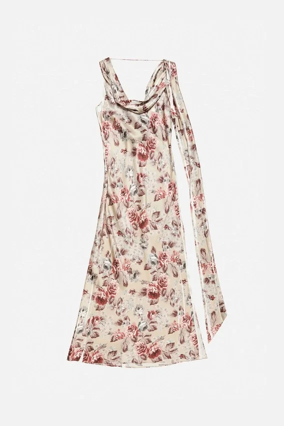Draperad klänning med blommönster