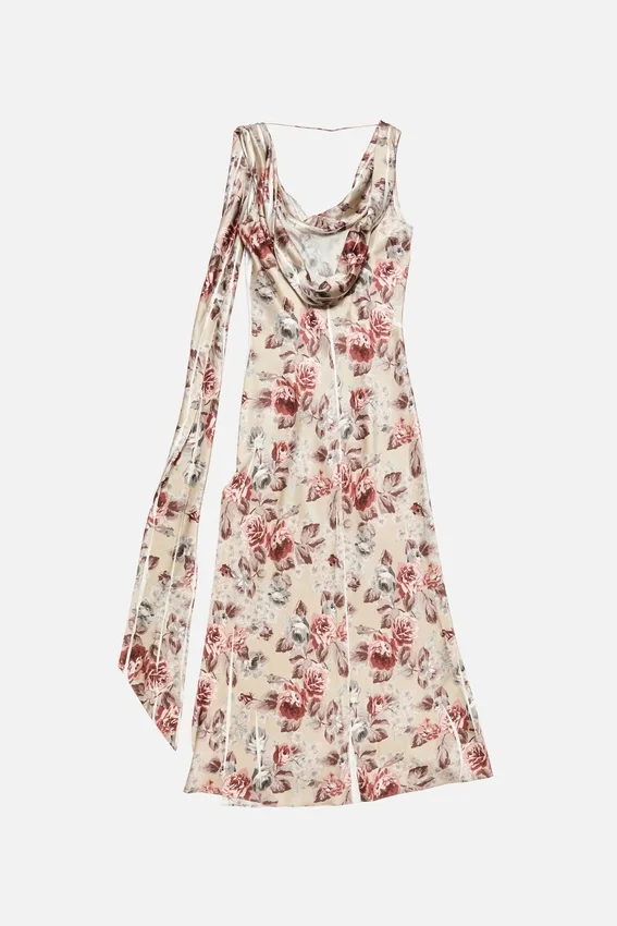 Draperad klänning med blommönster