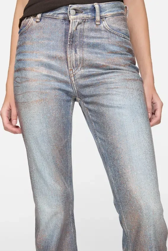 Figursydda glitterjeans – 2025F