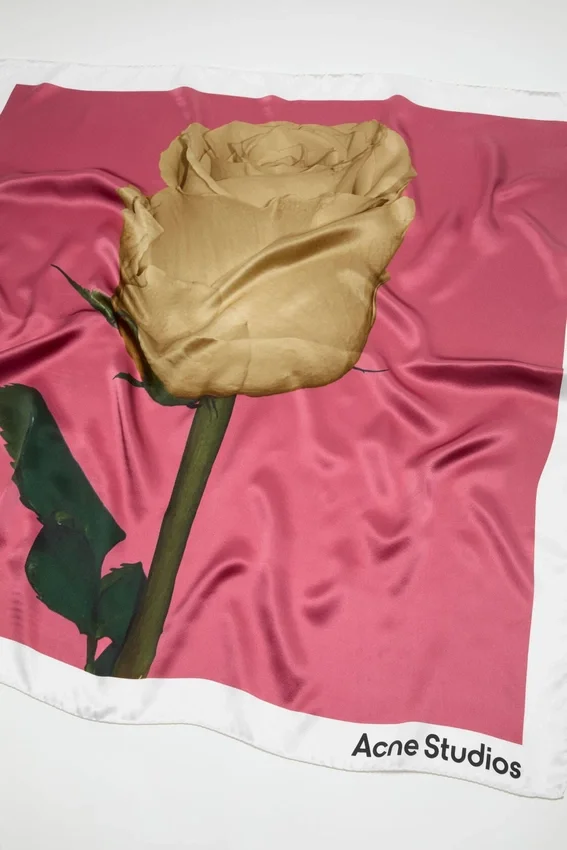 Fyrkantig silkescarf