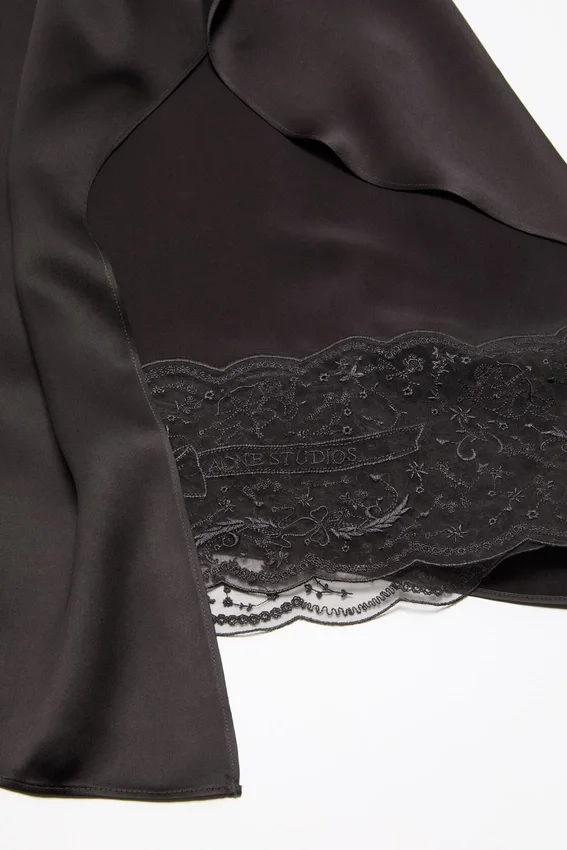 Glansig slipklänning i satin