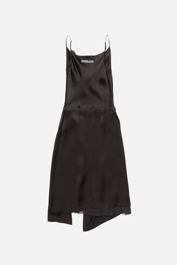 Glansig slipklänning i satin