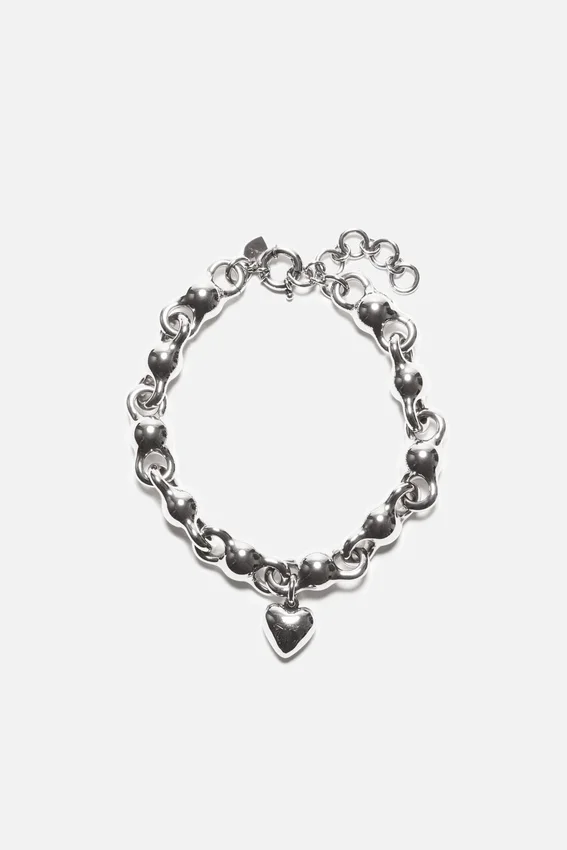 Halsband med hjärtberlock