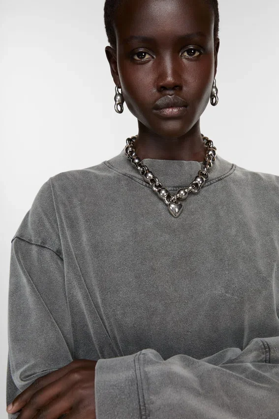 Halsband med hjärtberlock