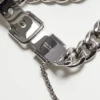 Halsband med spänne och kedja