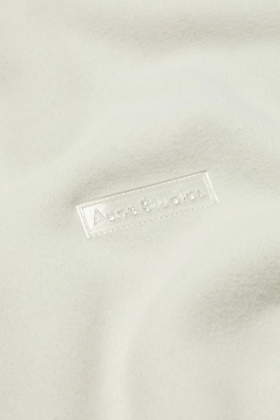 Huvtröja med gummistämplad logotyp