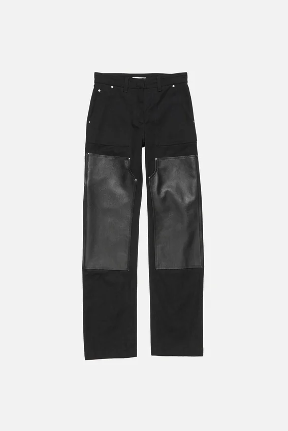 Jeansbyxor med läderlappar