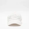 Keps med broderad logotyp