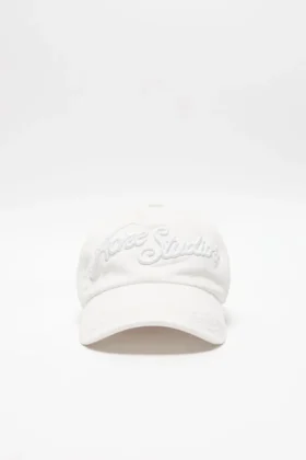 Keps med broderad logotyp