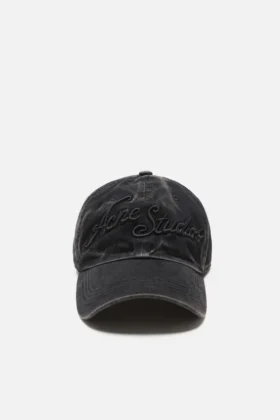 Keps med broderad logotyp