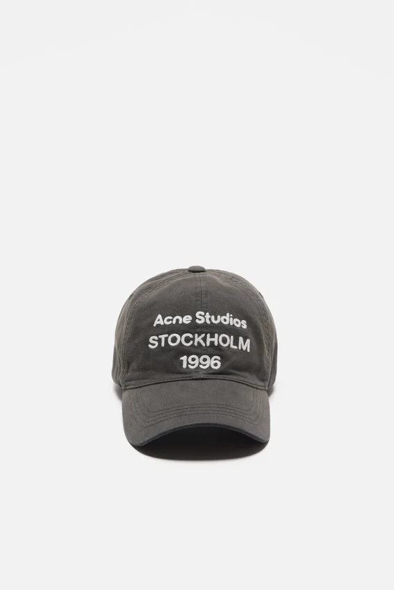 Keps med logotyp