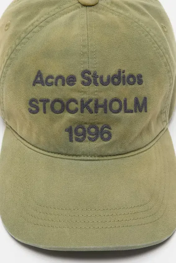 Keps med logotyp