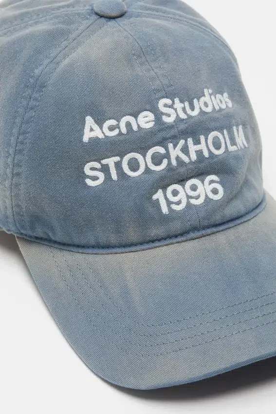 Keps med logotyp