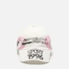 Keps med slitet logo