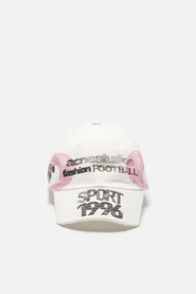 Keps med slitet logo