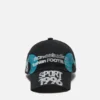 Keps med slitet logo