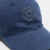 Keps med slitet logo