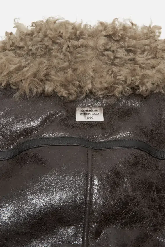 Läderjacka i shearling