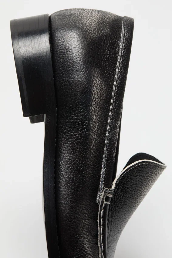 Loafers i målat läder