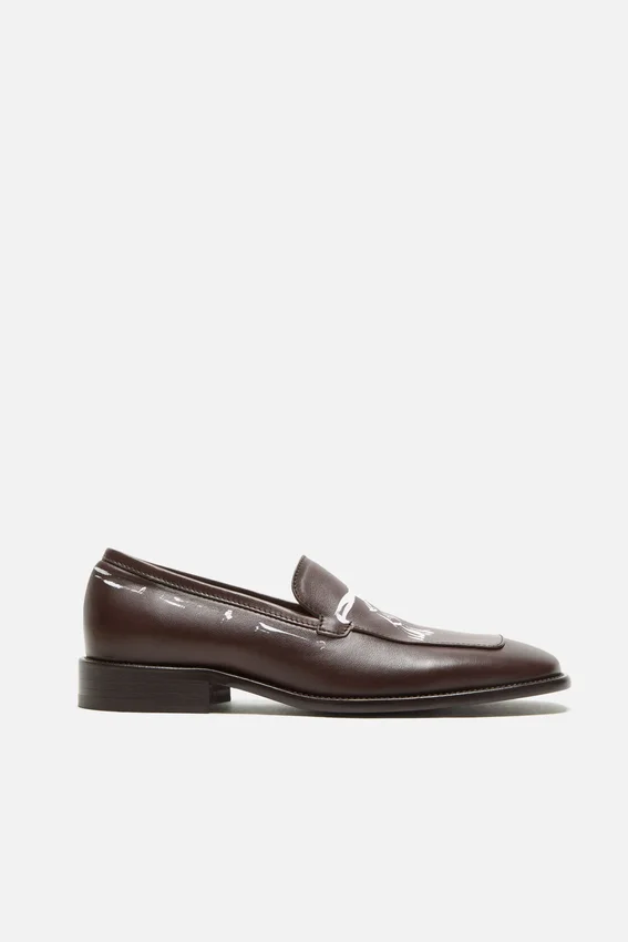 Loafers i tryckt läder