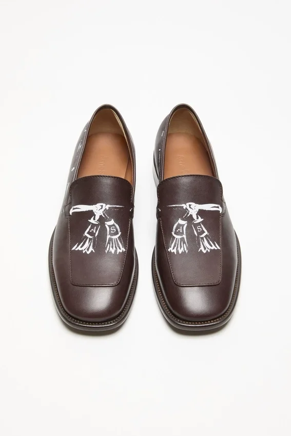 Loafers i tryckt läder