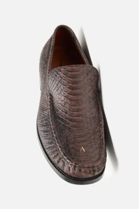 Loafers med tryckt pytonmönster