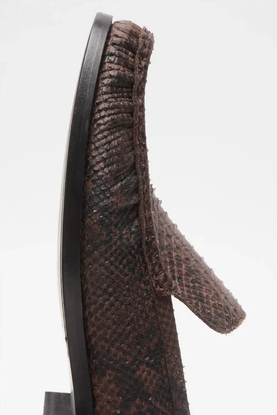 Loafers med tryckt pytonmönster
