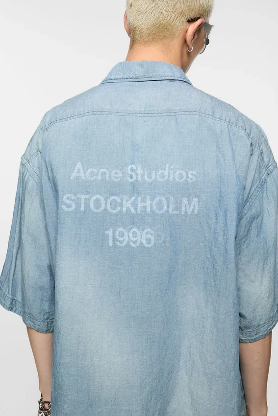 Logostämpel på skjortan