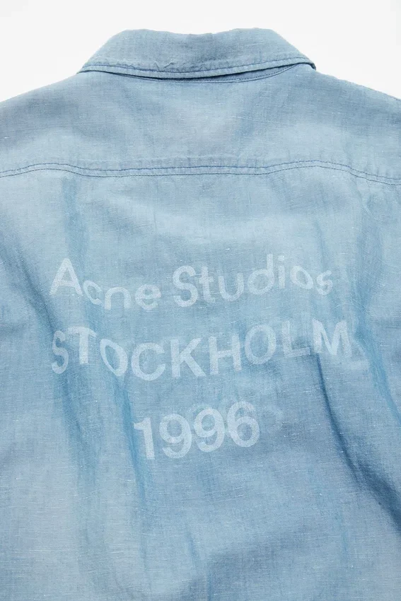 Logostämpel på skjortan