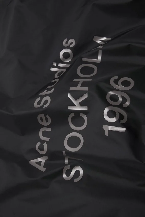 Lätt logojacka