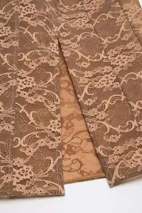 Midilång spetskjol