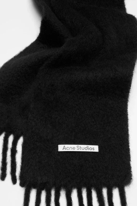 Mohair-halsduk med logotyp