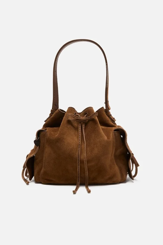 Multipocket-bucketväska i mocka