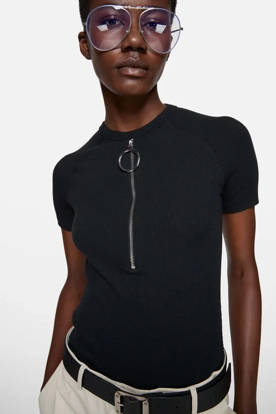 Ribbad T-shirt med dragkedja