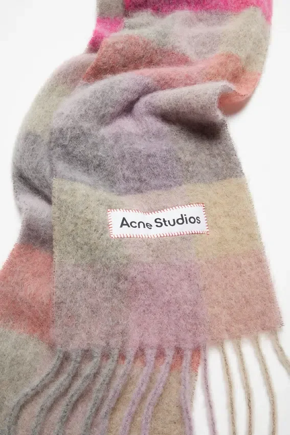 Rutig halsduk i mohair