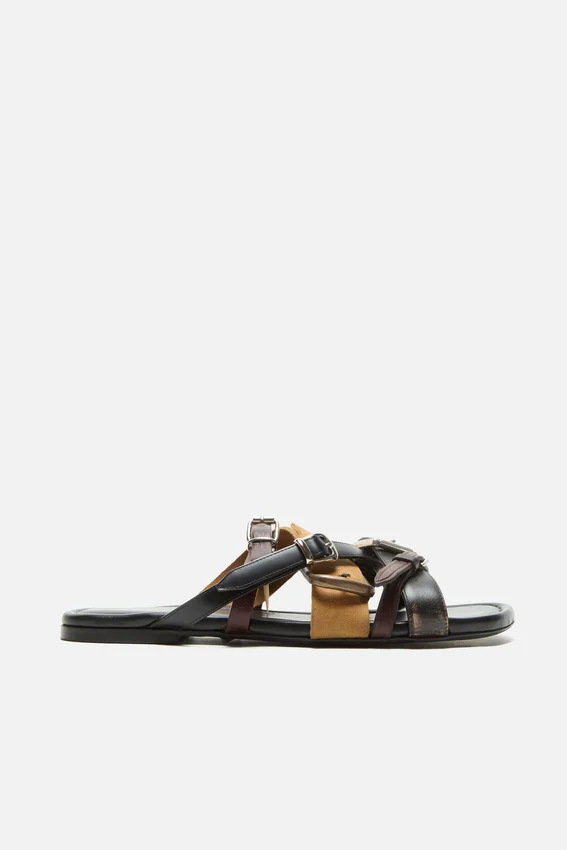 Sandaler med läderremmar